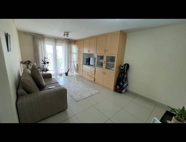 1 BEDROOM APARTMENT FOR SALE IN ESSENWOOD